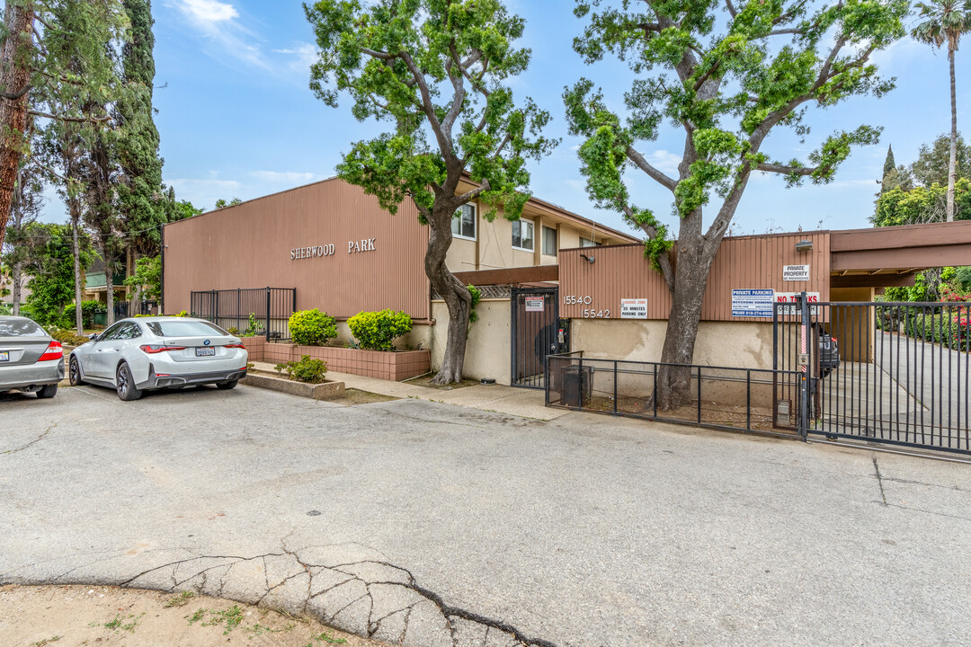 Sherwood Park in Van Nuys, CA - Building Photo