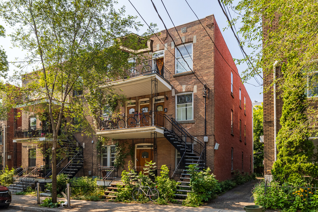 2204-2212 De La Visitation Rue in Montréal, QC - Building Photo