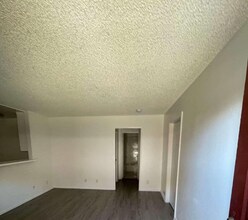 38719 10th St E in Palmdale, CA - Building Photo - Building Photo