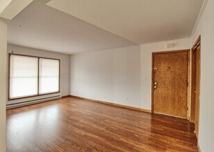 Laramie Apartment Homes in Rockford, IL - Building Photo - Building Photo