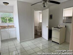 1334 W Lullwood Ave in San Antonio, TX - Building Photo - Building Photo