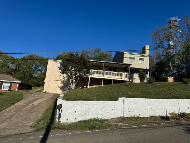property at 2109 Summitt Ave