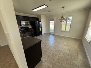 206 Windridge Dr N in Lockhart, TX - Building Photo - Building Photo