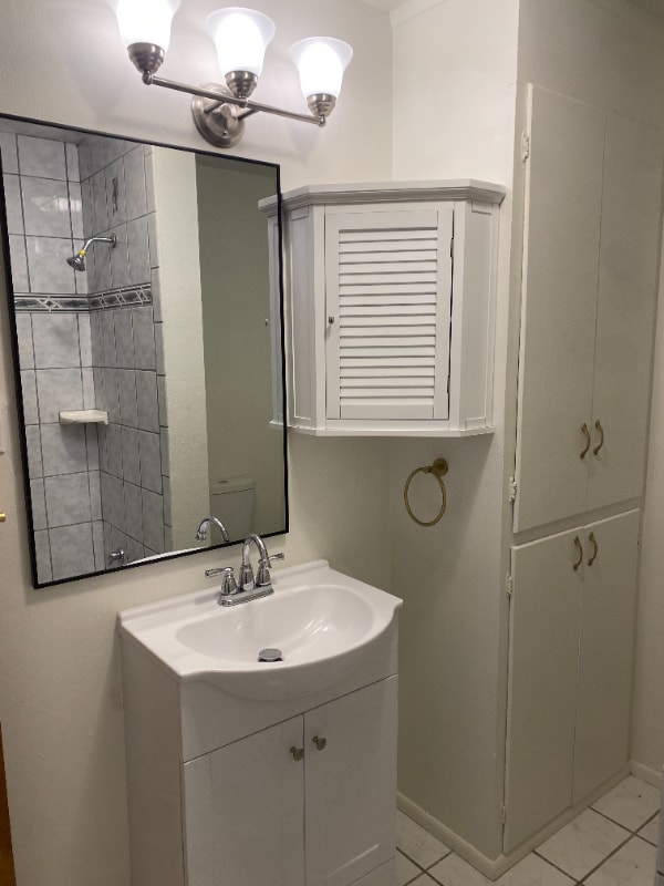 1710 Alexander Cir in Pueblo, CO - Foto de edificio - Building Photo