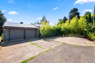 8206 SW Terwilliger Blvd in Portland, OR - Building Photo - Building Photo