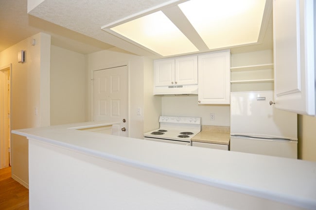 Cloudview Terrace Apartments in Albuquerque, NM - Foto de edificio - Building Photo