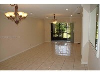 459 Lakeview Dr in Weston, FL - Foto de edificio - Building Photo