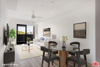 7617 Santa Monica Blvd in West Hollywood, CA - Building Photo - Building Photo