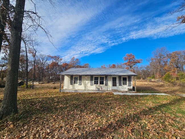 5677 County Rd 260 in Auxvasse, MO - Foto de edificio - Building Photo