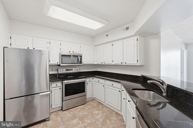 property at 1200 Braddock Pl