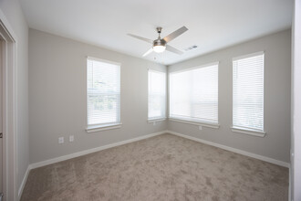 Banberry 55+ Active Adult in Marietta, GA - Foto de edificio - Interior Photo