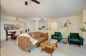 802 W Windward Way in Lantana, FL - Foto de edificio - Building Photo