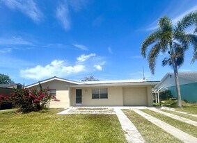 3635 Haven Dr in New Port Richey, FL - Building Photo