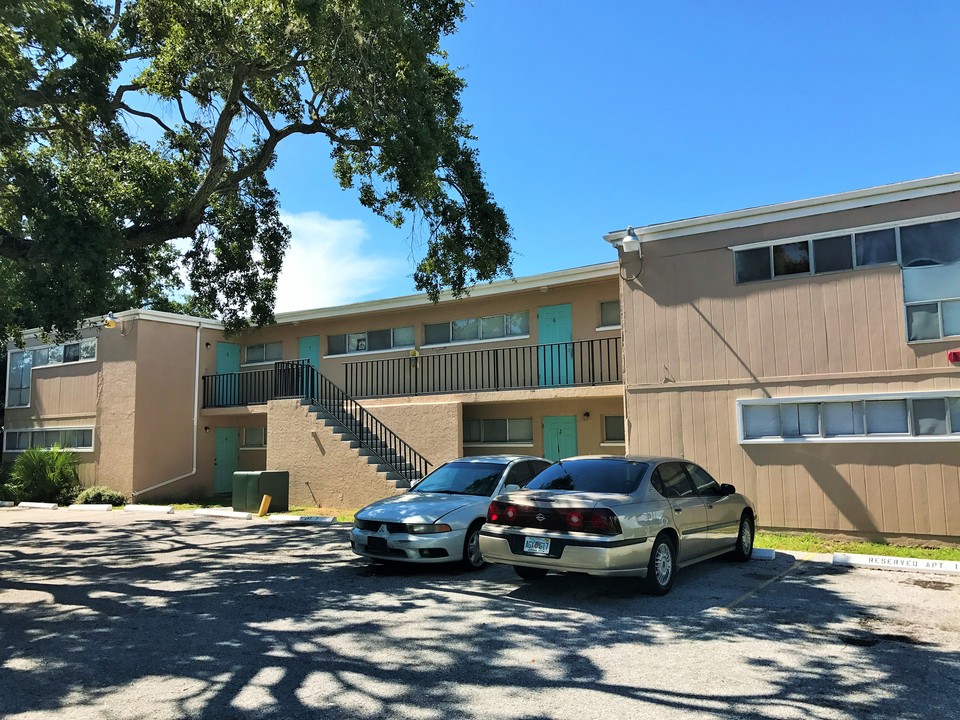 5233 N Tamiami Trl in Sarasota, FL - Building Photo