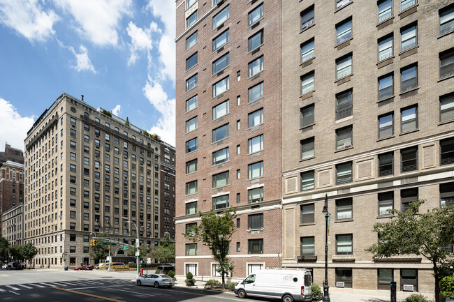 1045 Park Ave in New York, NY - Building Photo - Building Photo