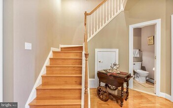 913 Pleasant Dr in Rockville, MD - Building Photo - Building Photo