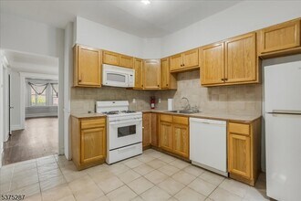 132 Roseland Ave in Caldwell, NJ - Foto de edificio - Building Photo