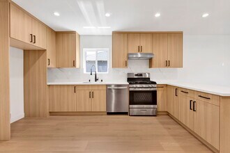 6712 St Clair Ave in Los Angeles, CA - Building Photo - Building Photo