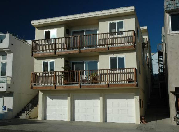 2704 Manhattan Ave in Manhattan Beach, CA - Foto de edificio