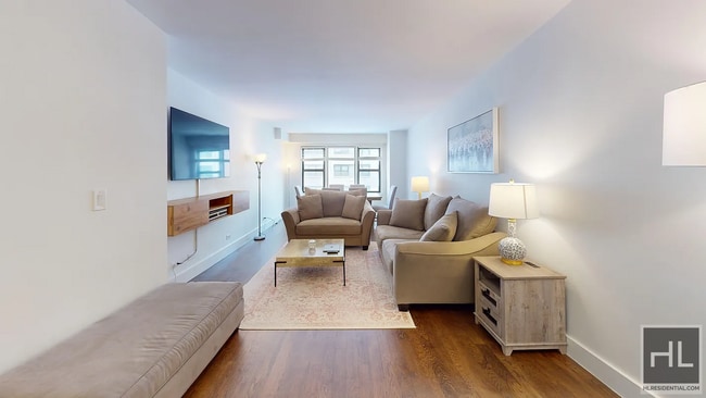 EAST 63 STREET in New York, NY - Building Photo - Building Photo
