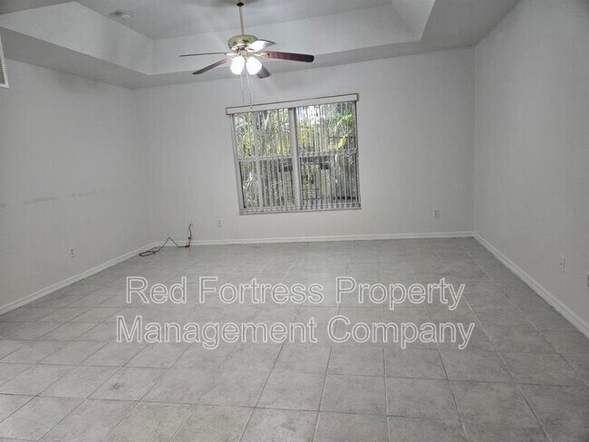 1916 Santa Barbara Blvd in Cape Coral, FL - Foto de edificio - Building Photo