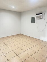 5526 Stonewall St in Houston, TX - Building Photo - Building Photo