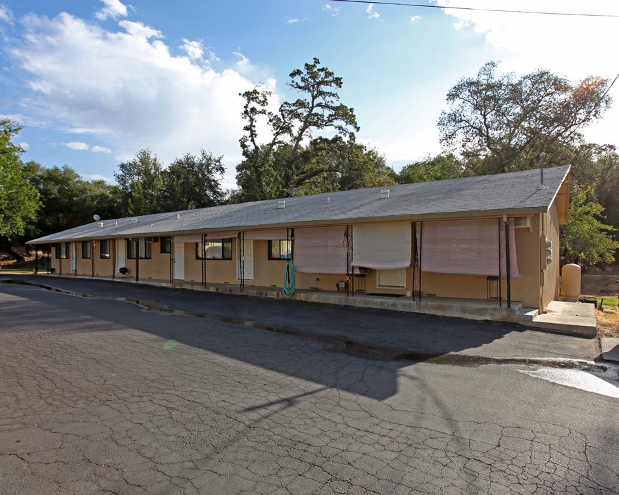Laclare Apartments in Loomis, CA - Foto de edificio