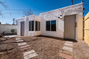 221 Girard Blvd SE, Unit Casita in Albuquerque, NM - Building Photo