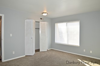 Danbury Place Apartments in Grand Rapids, MI - Building Photo - Building Photo