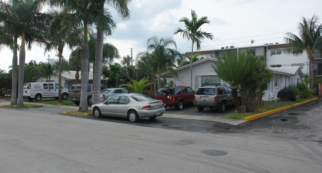 708-714 NE 2nd St in Hallandale Beach, FL - Building Photo - Building Photo