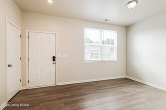 12006 Wooden Trace Dr in Louisville, KY - Building Photo - Building Photo