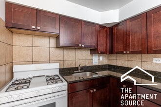 1525 W Morse Ave, Unit 214 in Chicago, IL - Building Photo - Building Photo