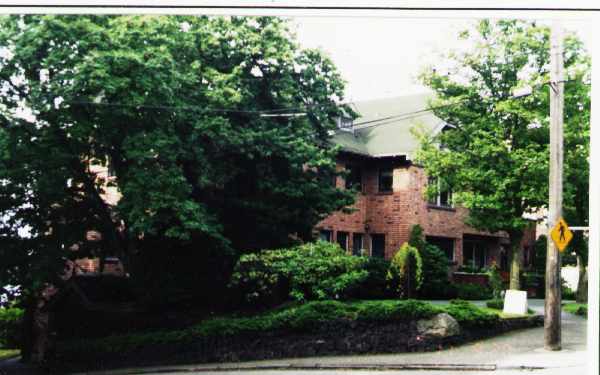 Gable House in Seattle, WA - Foto de edificio - Building Photo