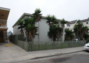 137 Evergreen Ave in Imperial Beach, CA - Building Photo - Building Photo