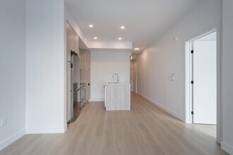 5775 Maisonneuve Blvd W in Montréal, QC - Building Photo - Building Photo