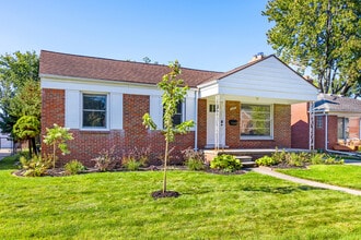 2087 Allard Ave in Grosse Pointe Woods, MI - Building Photo - Building Photo