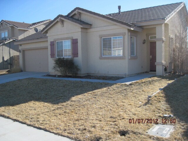 139 Hazelnut Dr in Fernley, NV - Building Photo