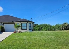 5037 Centennial Blvd in Lehigh Acres, FL - Building Photo