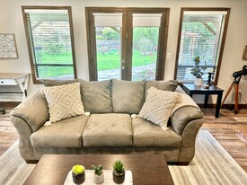 12245 SW Ann Ct in Tigard, OR - Building Photo