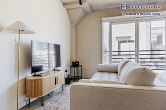 1617 Cosmo St in Los Angeles, CA - Building Photo - Building Photo