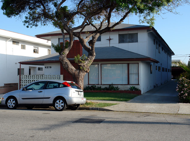 4379 W 135th St in Hawthorne, CA - Foto de edificio - Building Photo