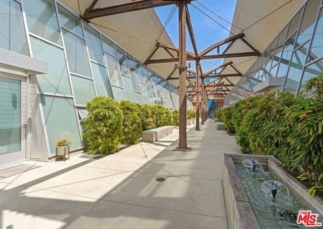130 S Hewitt St in Los Angeles, CA - Building Photo - Building Photo