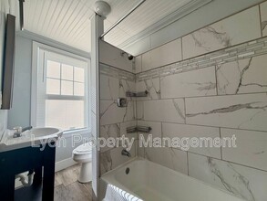 93 W Warwick Ave in West Warwick, RI - Building Photo - Building Photo