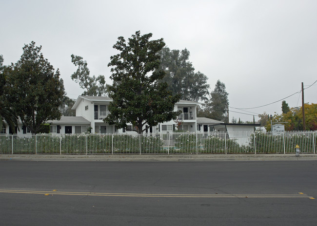 3211 N Wishon Ave in Fresno, CA - Building Photo - Building Photo