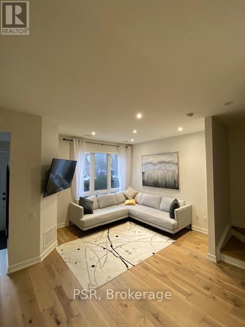 19-T19 Anndale Dr in Toronto, ON - Building Photo - Building Photo