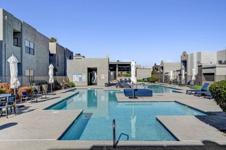 Portola West Vegas in Las Vegas, NV - Foto de edificio - Building Photo