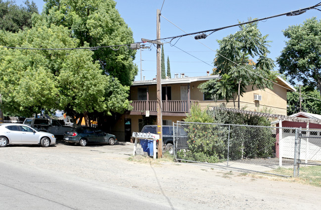 1307 Canal St in Modesto, CA - Building Photo - Building Photo