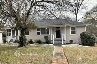 2877 McAfee Rd in Decatur, GA - Building Photo