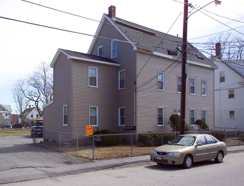 43 Park St in Taunton, MA - Building Photo