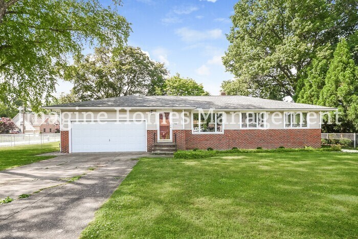 25653 Melibee Dr in Westlake, OH - Building Photo